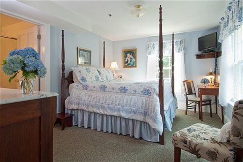 Alpine Haus Bed & Breakfast Inn Vernon Exteriör bild